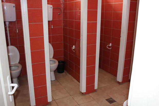 Школски тоалет није за подсмех